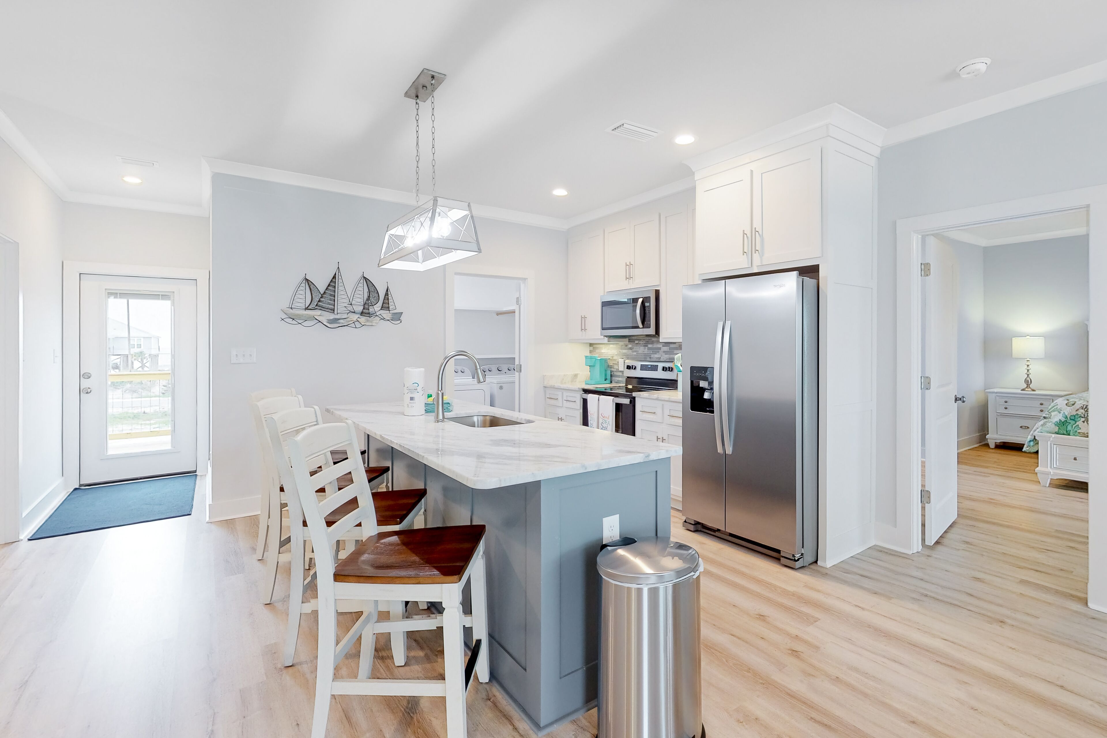 Beautiful beach house with WiFi, Gulf view, central AC, washer/dryer - dogs OK