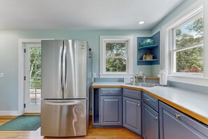 Fridge, oven, stovetop, dishwasher - Updated home with forest views, deck, firepit, fast WiFi - near town/beaches (Oak Bluffs)