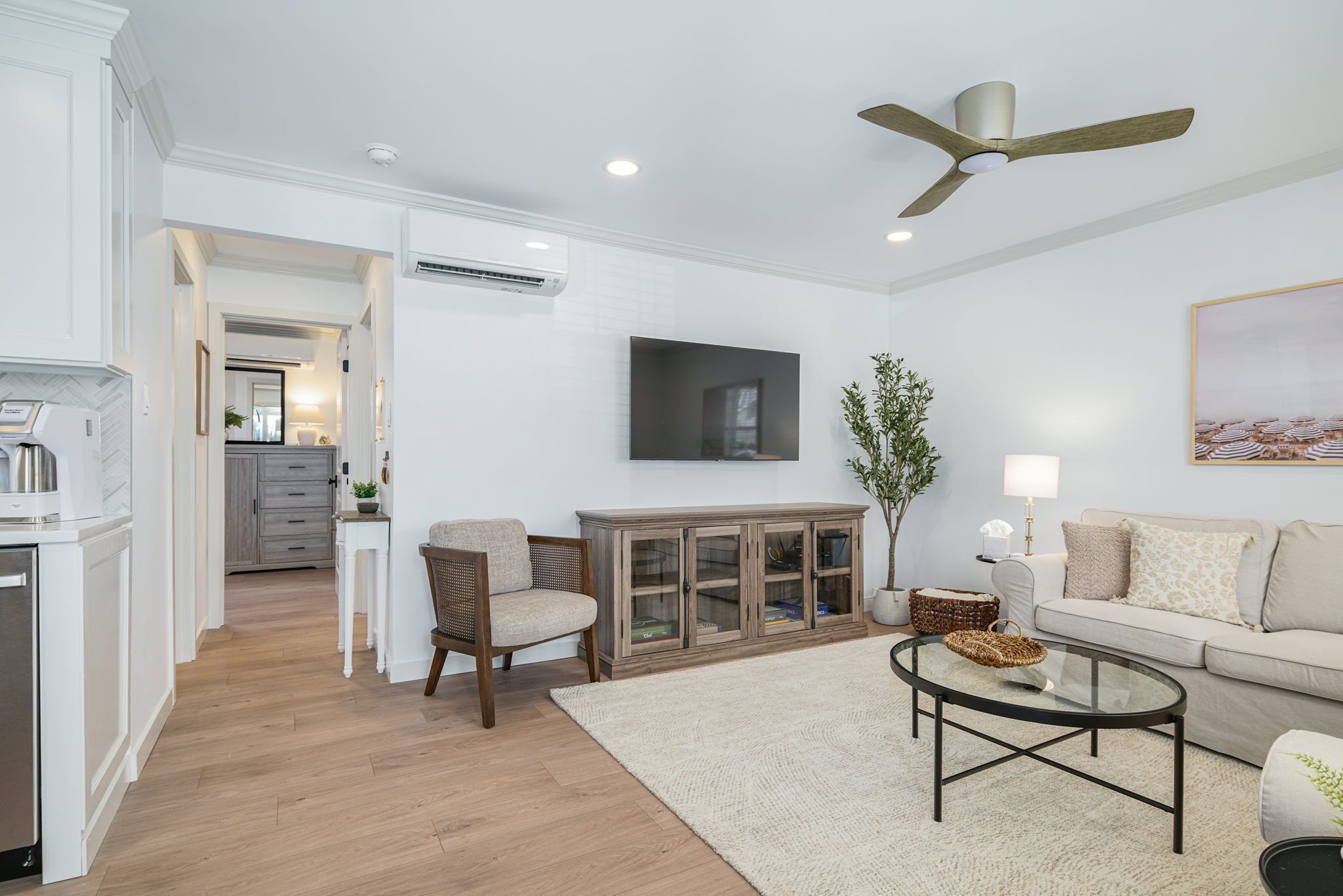 BEACH BLOCK, RENOVATED condo getaway steps from the boardwalk and beach!