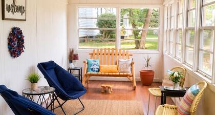 Spacious Thomaston Retreat~Sleeps 10~Families • Work Crews • Weddings