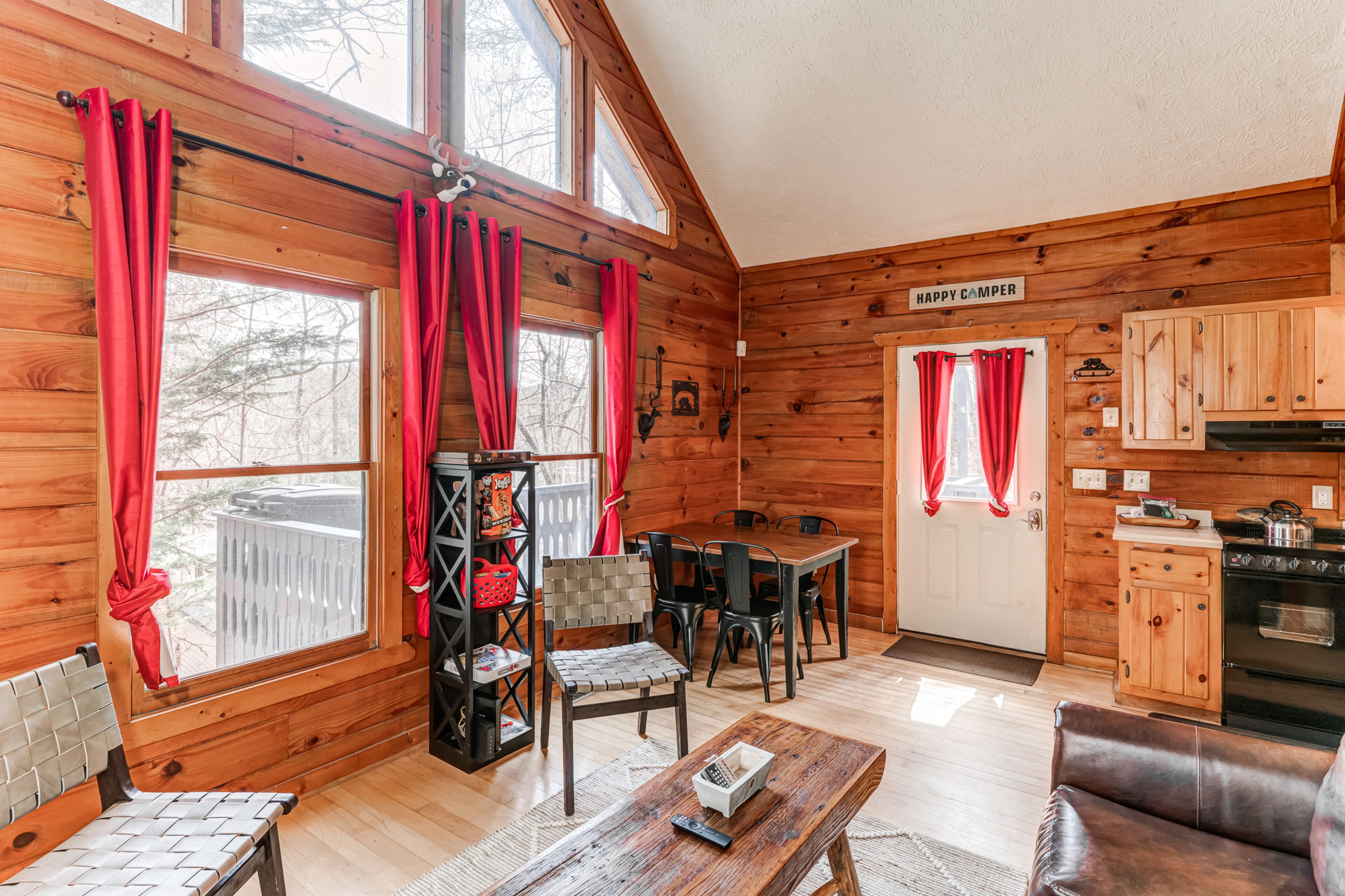 Peaceful, dog-friendly cabin with fireplace & decks - walk to downtown Helen