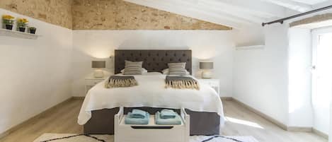 3 chambres, fer et planche Ă  repasser, Internet gratuit, draps fournis