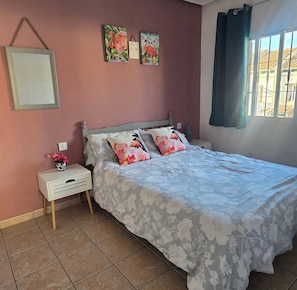 2 bedrooms, iron/ironing board, WiFi, bed sheets