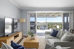 TV - Coastal Charm (Salamander Bay)