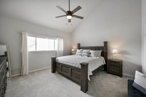 2 bedrooms, iron/ironing board, free WiFi, bed sheets - Lake Conroe Views | Gated April Sound | King Suite | Loft w/ Bunks | Near Dining (Montgomery)