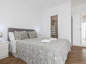 4 Schlafzimmer, Bügeleisen/Bügelbrett, Internetzugang, Bettwäsche