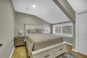 3 slaapkamers, een strijkplank/strijkijzer, gratis wifi, beddengoed