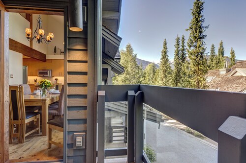 Northern Lights 21 – Ski in Walk out, Private Hot Tub, Fireplace