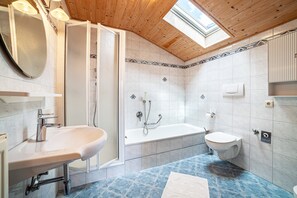 Baignoire, serviettes fournies