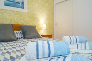 3 chambres, fer et planche à repasser, accès au Wi-Fi (inclus)