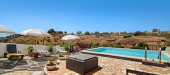 Pet-Friendly Villa 'Casa dos Jotas' with Pool & Wi-Fi