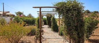 Pet-Friendly Villa 'Casa dos Jotas' with Pool & Wi-Fi