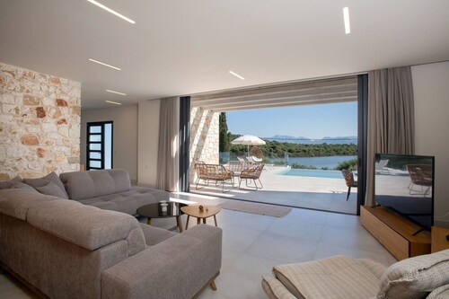 Villa Serapias - Modern villa with private pool, close to the seaside in Corfù, Greece