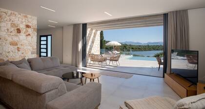 Villa Serapias - Modern villa with private pool, close to the seaside in Corfù, Greece