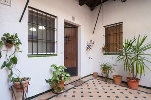 Exterior detail - 'Apartment en Puente Triana' close to City Centre with Patio & Wi-Fi (Sevilla)