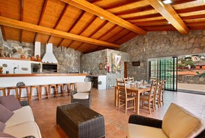 Interior - Vacation Home "Casa Lucas" with Mountain View, Pool, Wi-Fi, Garden & Terrace (Vega de San Mateo)