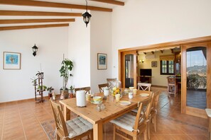 Dining - Vacation Home "Casa Lucas" with Mountain View, Pool, Wi-Fi, Garden & Terrace (Vega de San Mateo)