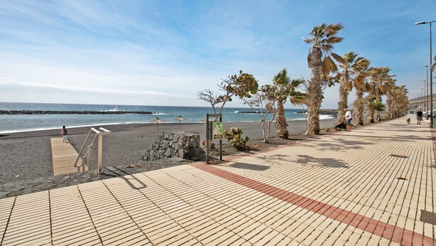 A beachside walkway with a wooden deck, palm trees, and a view of the ocean. - Vacation Apartment 'Puertito Guimar' with Shared Terrace, Balcony and Wi-Fi (Guimar)