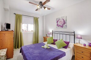 1 bedroom, iron/ironing board, free WiFi, bed sheets - Vacation Home 'Puertito Guimar' close to Beach with Balcony, Outdoor Pool & Wi-Fi (Guimar)