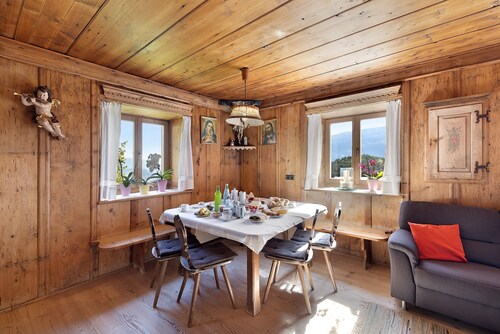 Appartement 'Moar im Rumsein - Saltenblick' avec vue sur les montagnes, Wi-Fi et jardin