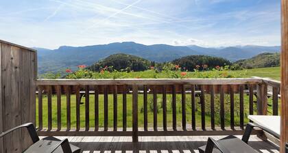 Appartement 'Moar im Rumsein - Etschblick' avec vue sur montagne, jardin, aire de jeux et Wi-Fi