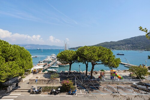 Holiday Home 'La ca Bela' with Sea View, Garden and Wi-Fi