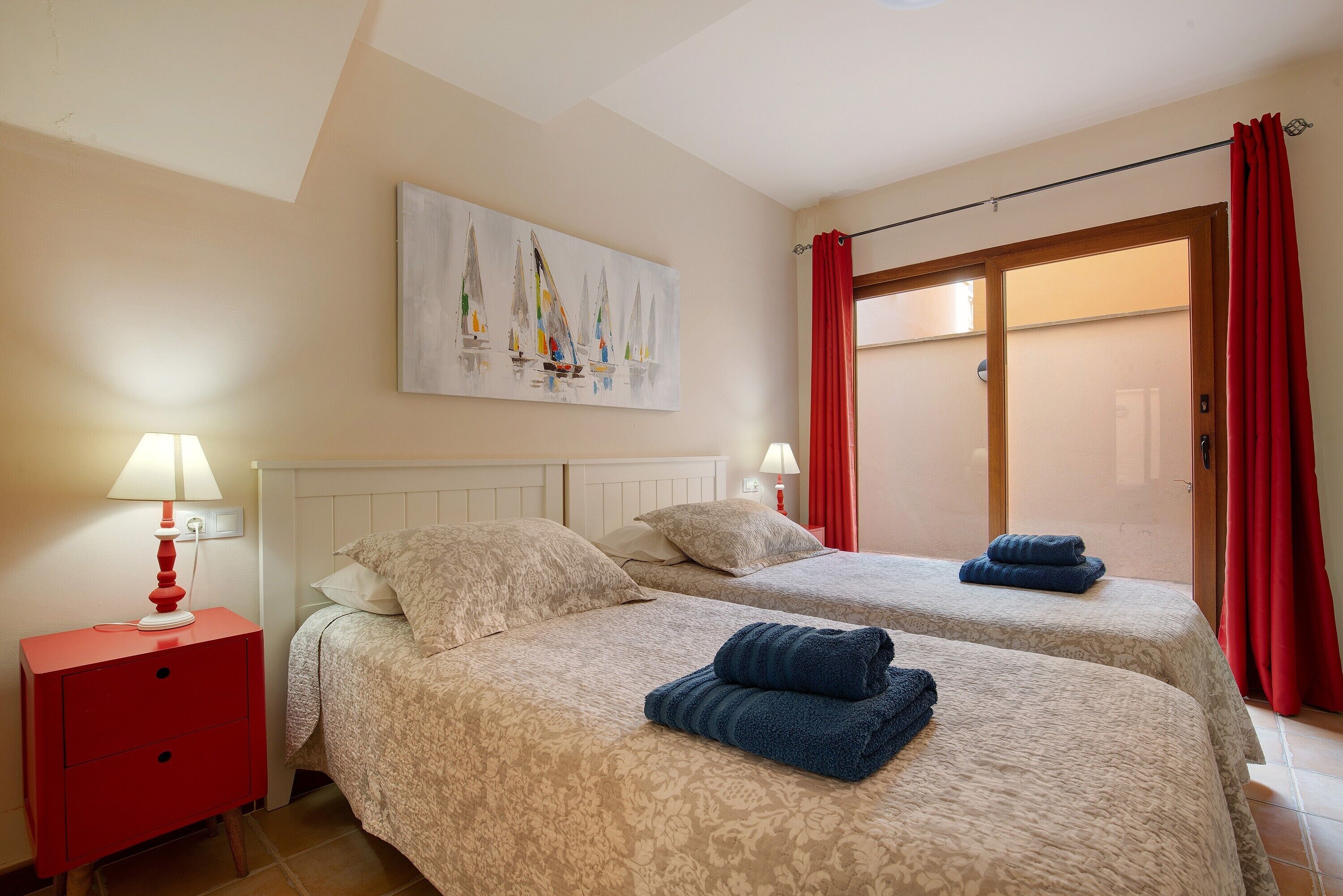 4 chambres, fer et planche à repasser, Wi-Fi gratuit, draps fournis