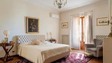 5 bedrooms, iron/ironing board, free WiFi, bed sheets