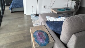 Unclassified image, 3 of 24, button - Executive 2 bed Condo King bed great LOCATION downtown with laundry (Winnipeg)