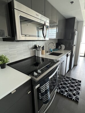 Fridge, microwave, oven, stovetop