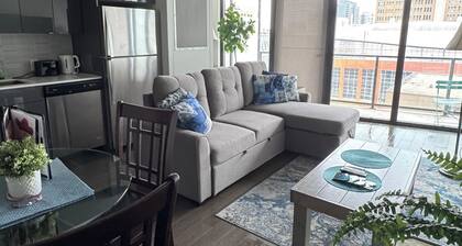 Executive 2 bed Condo King bed great LOCATION downtown with laundry