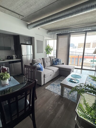 Executive 2 bed Condo King bed great LOCATION downtown with laundry