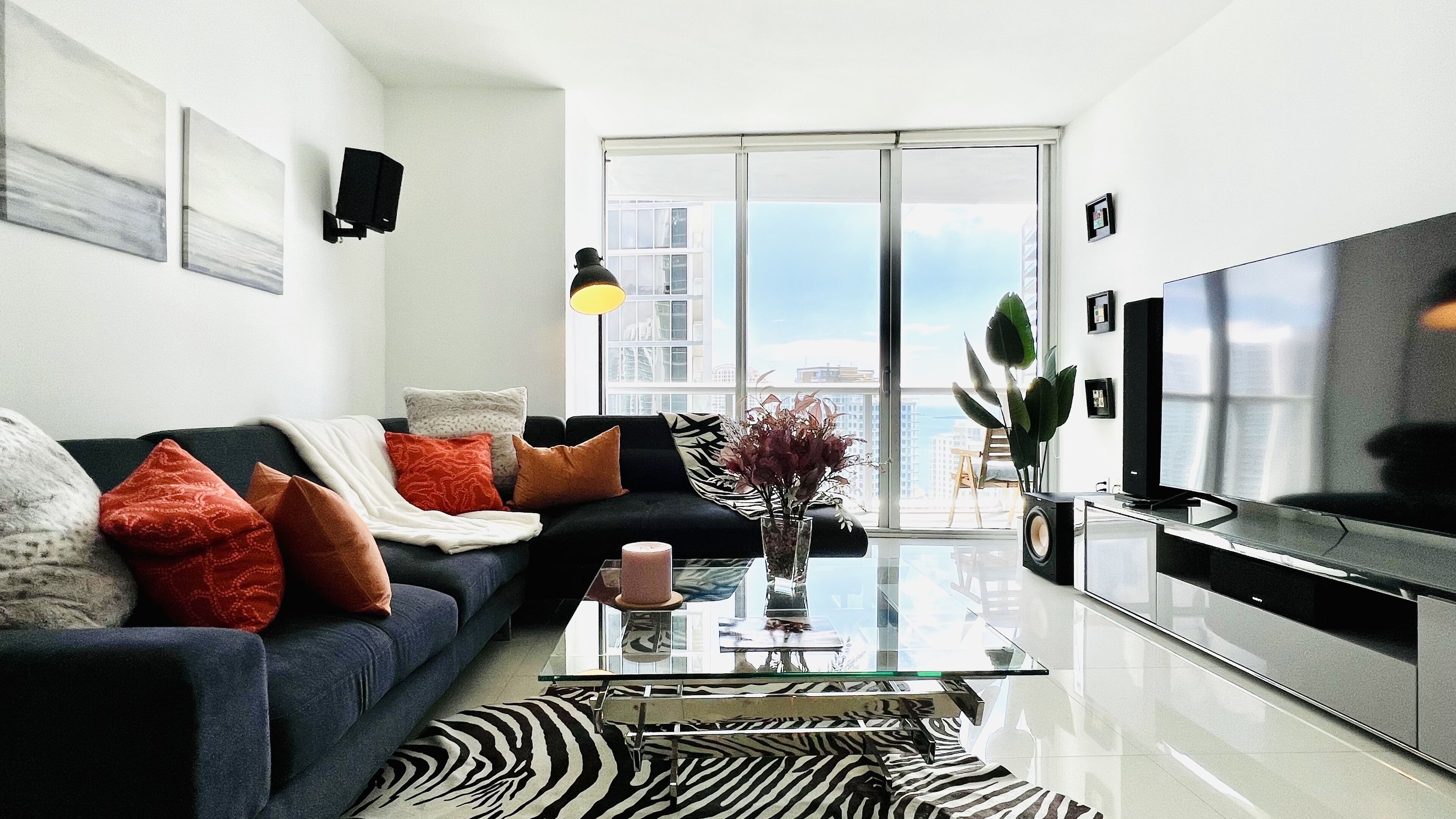 Amazing view at The Icon Brickell CHIC 5* 1/1 Full apt pool spa gym