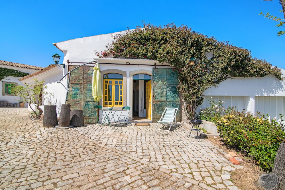 Pet-Friendly 'Algarve Charming Rural 1Br Villa' with Shared Terrace, Shared Pool & Wi-Fi