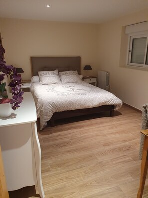 3 chambres, fer et planche à repasser, Wi-Fi gratuit, draps fournis