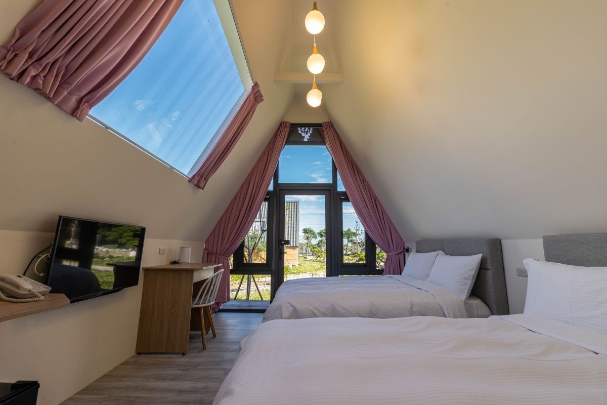 Gallery Double Room | Down comforters, pillowtop beds, desk, blackout drapes