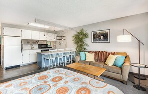 A modern apartment with a kitchen, dining area, and living room. - River View Condo- Edge of Downtown (Bend)