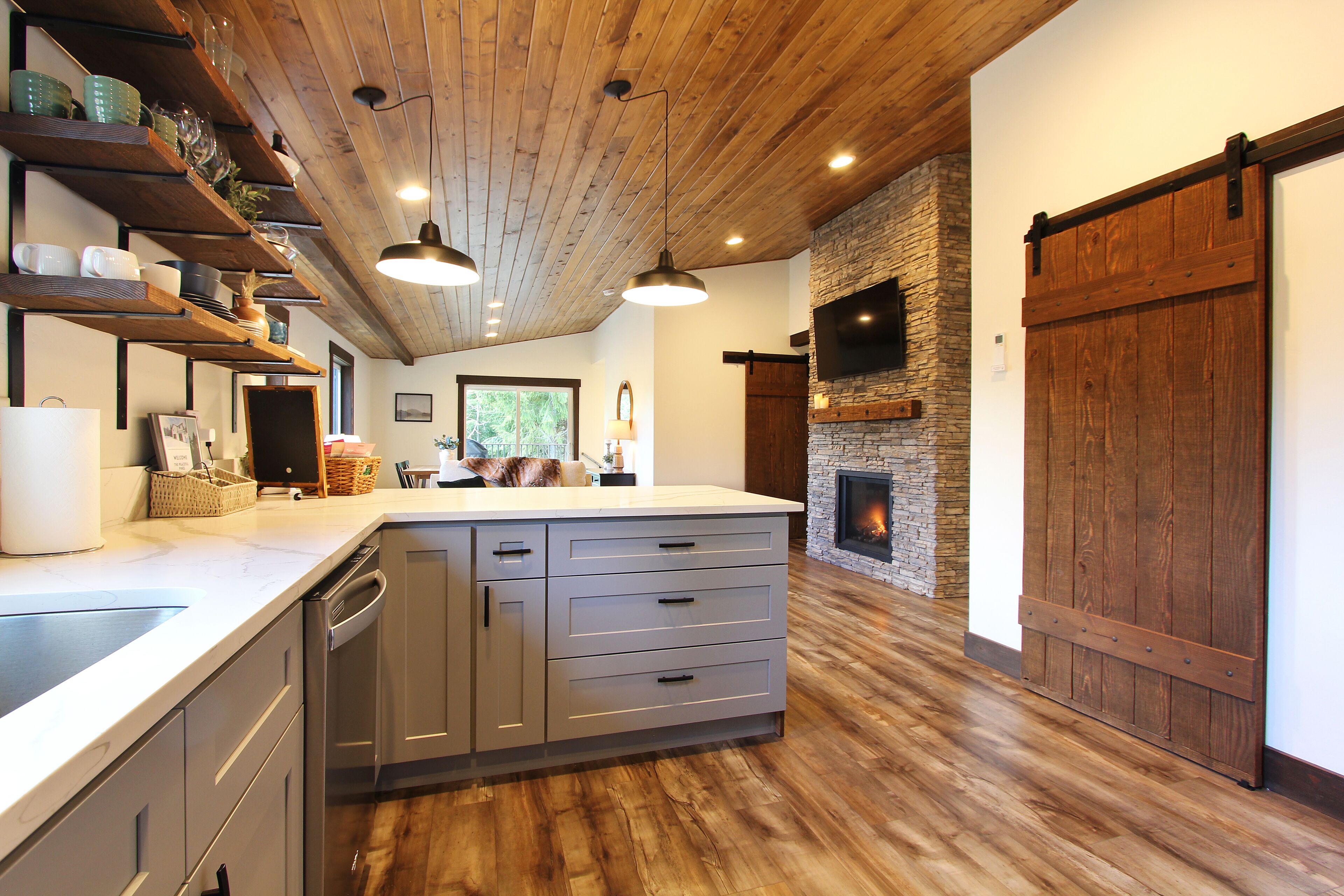 Secluded Mountain Home l 5 acres l Hot Tub