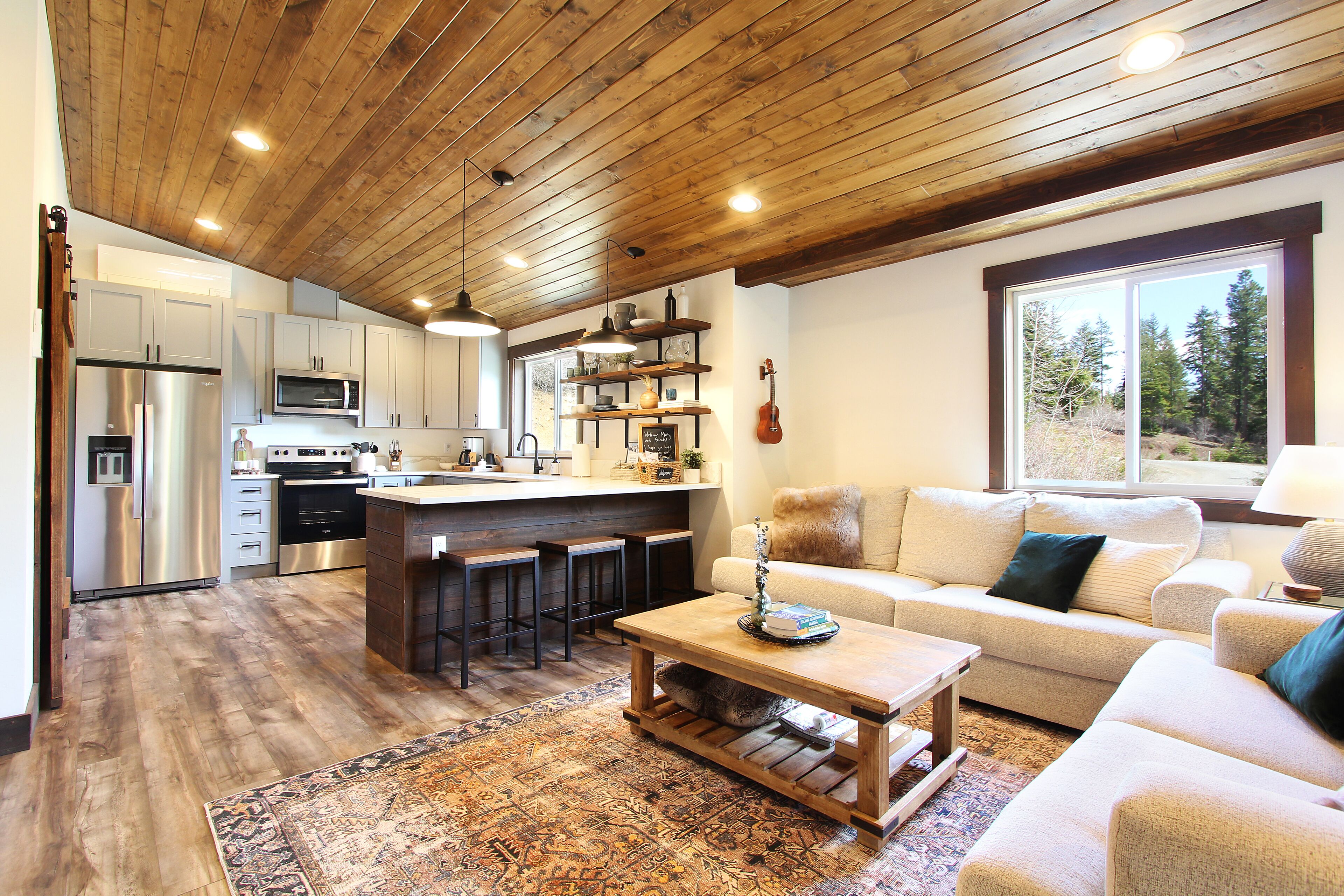 Secluded Mountain Home l 5 acres l Hot Tub