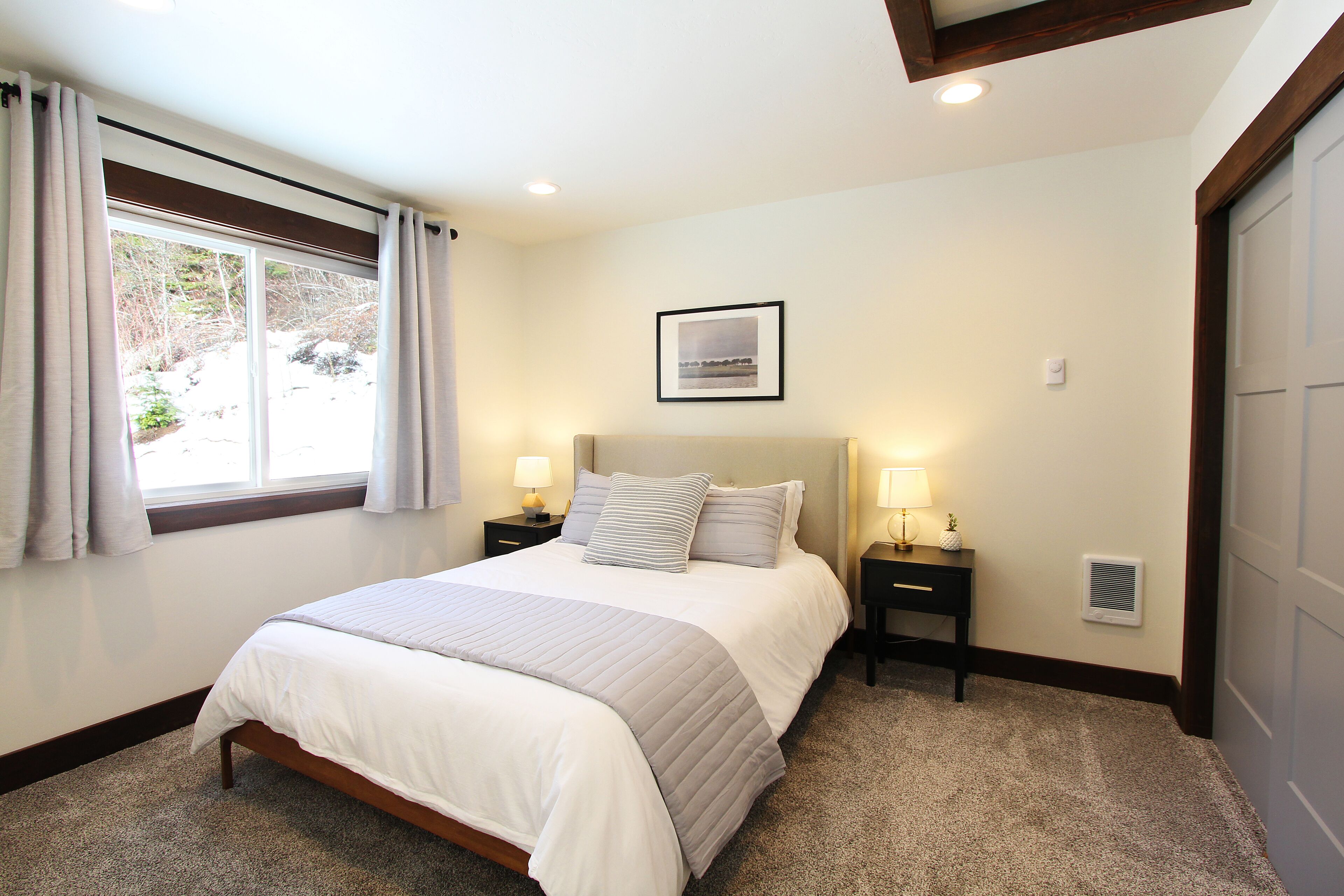 Secluded Mountain Home l 5 acres l Hot Tub