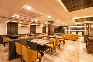 Restaurant - Zone Connect by The Park Parra Goa (Parra)