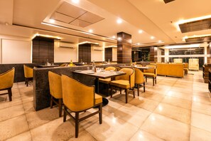 Restaurant - Zone Connect by The Park Parra Goa (Parra)