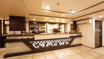 Desayuno buffet (INR 499 por persona)