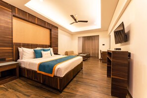 Connect Suite | Premium bedding, minibar, free WiFi, bed sheets - Zone Connect by The Park Parra Goa (Parra)