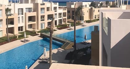 Superior Apartment mit privatem Strand und 160 Meter langem Pool!