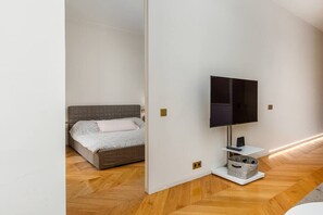 2 slaapkamers, een strijkplank/strijkijzer, internet, beddengoed