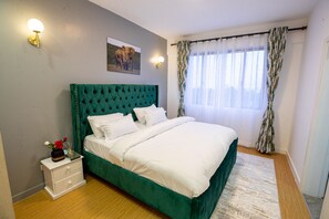 3 habitaciones, escritorio, tabla de planchar con plancha y wifi gratis 
