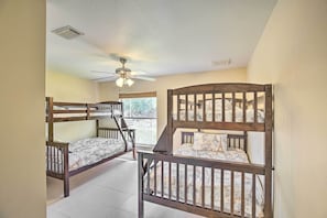 4 habitaciones, tabla de planchar con plancha, wifi y ropa de cama
