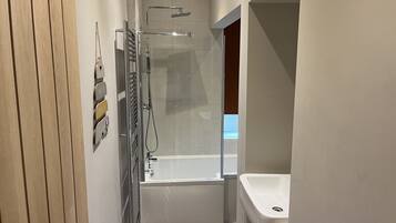 Combined shower/bathtub