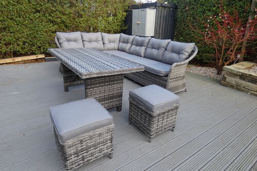 Chocolate box cottage w/hot tub & a secret garden.